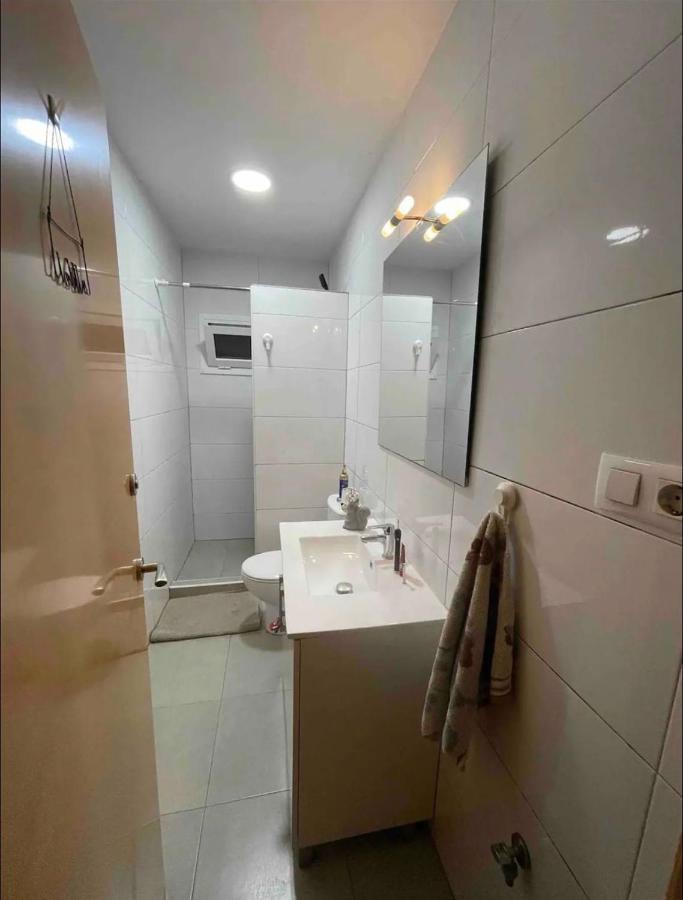 Cozy Room Next To El Prat Airport El Prat de Llobregat Exteriör bild