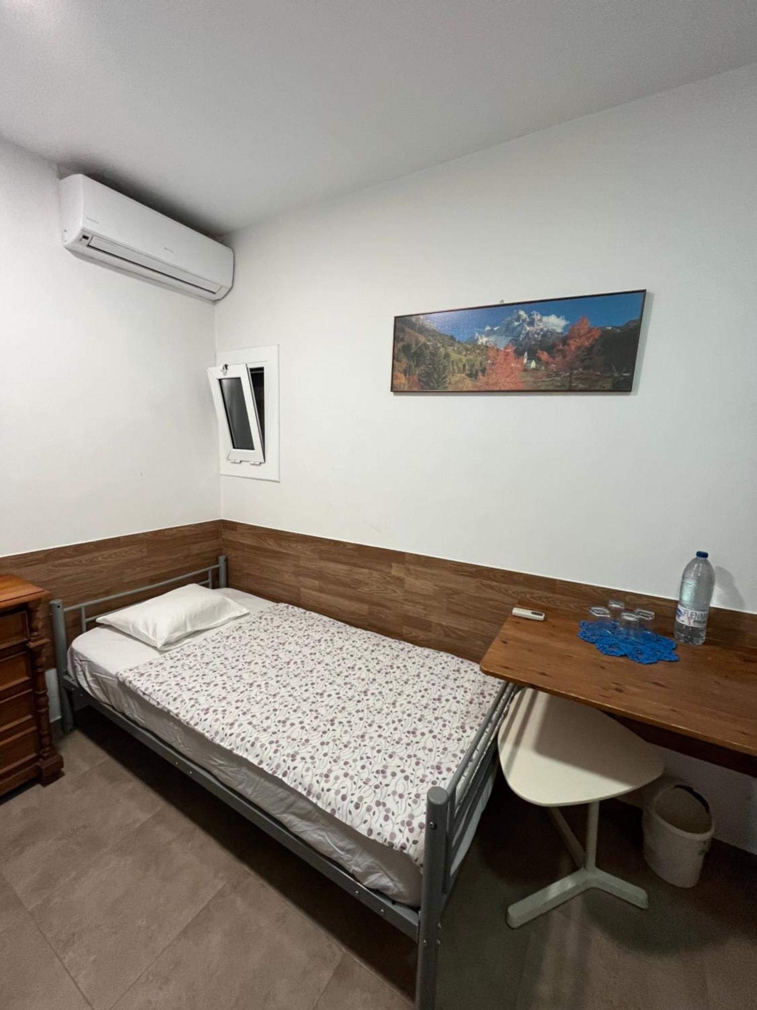 Cozy Room Next To El Prat Airport El Prat de Llobregat Exteriör bild